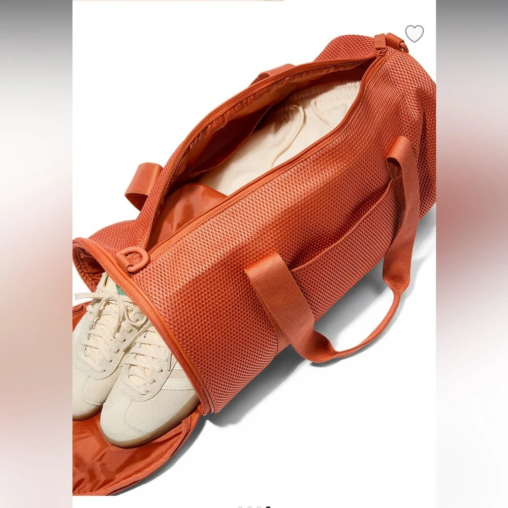 🆕 RESERVED FB VICTORIA'S SECRET VS ACTIVE MESH MESH DUFFLE BAG GYM TRAVEL ORANGE - Picture 4 of 11